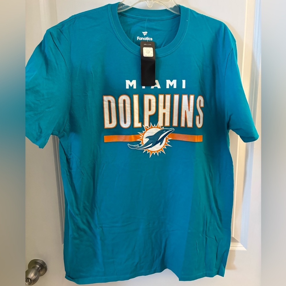 NWT Miami Dolphins Fanatics T-Shirt. Sz Large